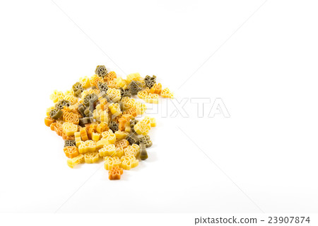 Isolated italian noodle 23907874