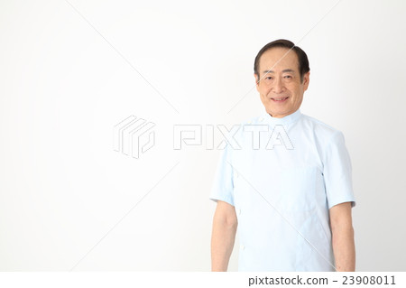 中年男子（老師牙醫按摩器） 23908011