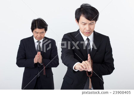 A businessman who regrets at night 23908405