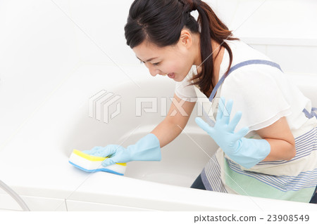Cleaning the bath 23908549