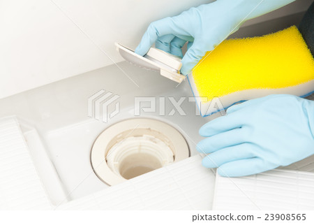 Cleaning the ditch of the bath 23908565