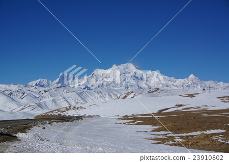 Shisha pamma seen from Tong La pass 23910802