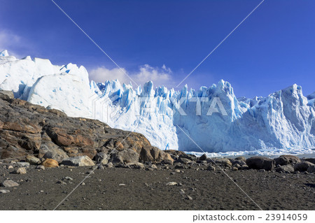 Pelito Moreno glacier trekking 23914059