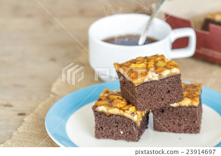 Toffee cake cashew 23914697