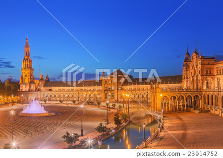 Night view of Spain Square, Seville, Spain 23914752