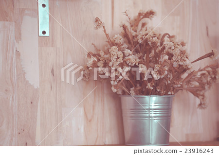Hay flowers in a vase 23916243