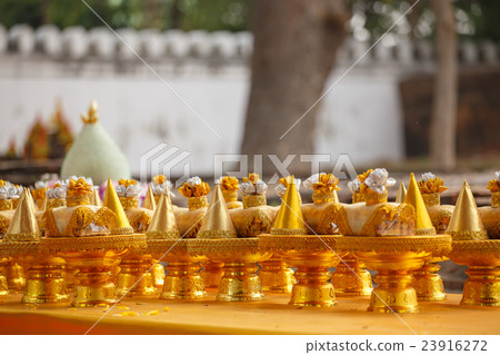 Phan offering sacrifices of Thailand 23916272