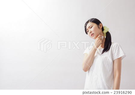 女人用手帕擦汗，憂鬱，莎莉 23916290