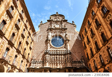 Santa Maria de Montserrat 23916406