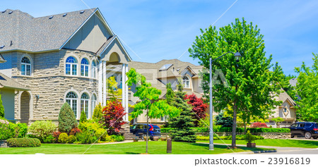 Luxury houses in North America Luxury houses in North America 23916819