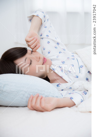 醒來的女士 醒來的女士 23917042