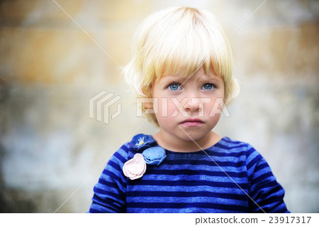 Little girl Little girl 23917317