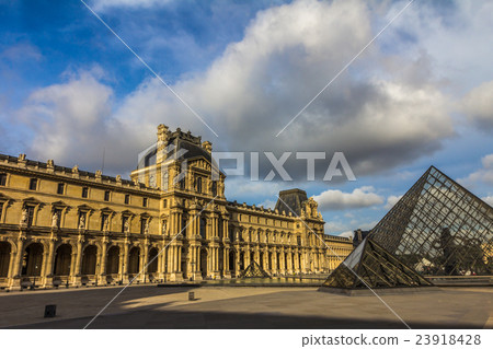 Louvre museum in Paris 23918428