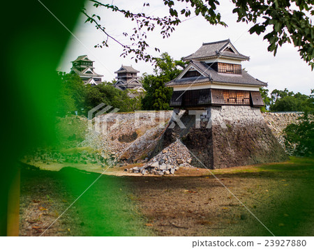 The indomitable Kumamoto castle 23927880
