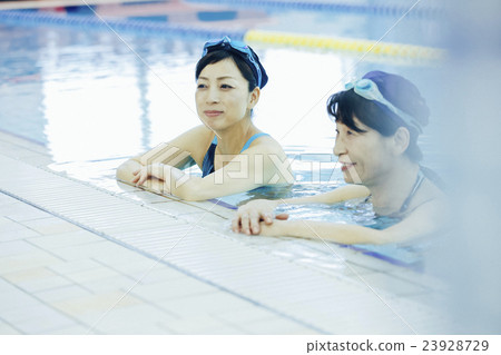 Senior Swimming _ 23928729