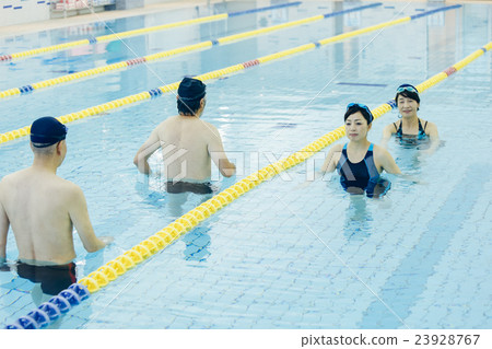 高級游泳_ 23928767