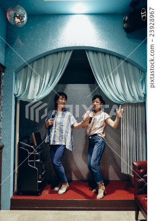 Senior Karaoke _ 23928967