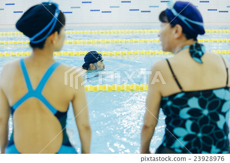 高級游泳_ 高級游泳_ 23928976