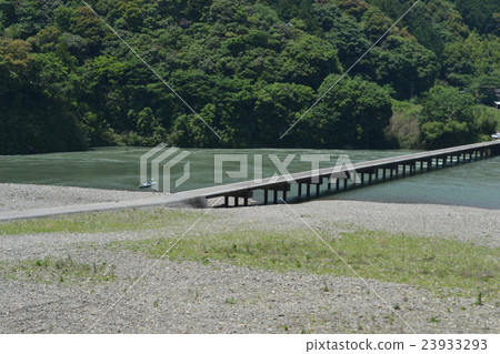 A winning settlement bridge A winning settlement bridge 23933293
