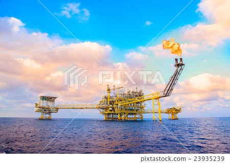 Offshore construction platform for production oil  23935239