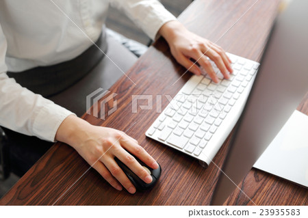 Personal computer · female · body parts Personal computer · female · body parts 23935583
