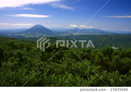 在夏天從仲夏看到的羊蹄山和二世谷山 在夏天從仲夏看到的羊蹄山和二世谷山 23935690