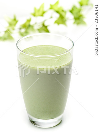 Powdered green juice and milk 23936141