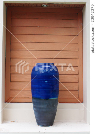 a decorate giant blue vase put on the gate a decorate giant blue vase put on the gate 23942379