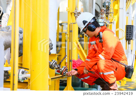operator recording operation of oil and gas proces operator recording operation of oil and gas proces 23942419