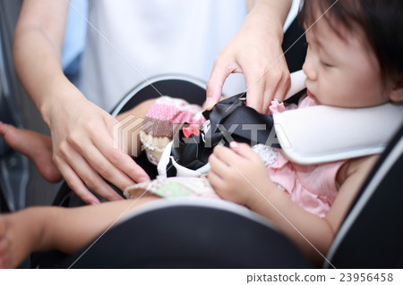 兒童座椅驅動器(嬰兒女性媽媽車交通安全1歲嬰兒嬰兒育兒) 兒童座椅驅動器(嬰兒女性媽媽車交通安全1歲嬰兒嬰兒育兒) 23956458