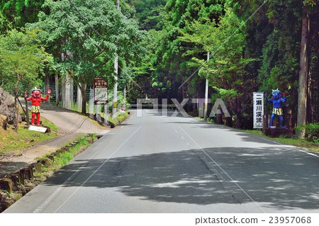 大山的食人魔 大山的食人魔 23957068
