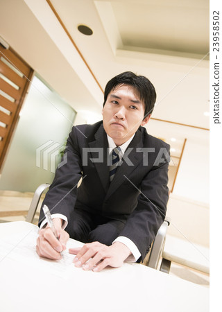 Businessman contract interview negotiation 23958502