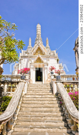 White pagoda 23964802