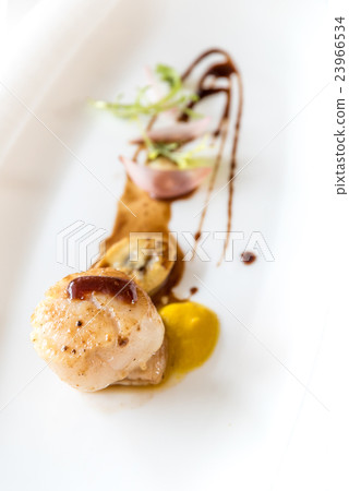 Grilled fried scallop 23966534