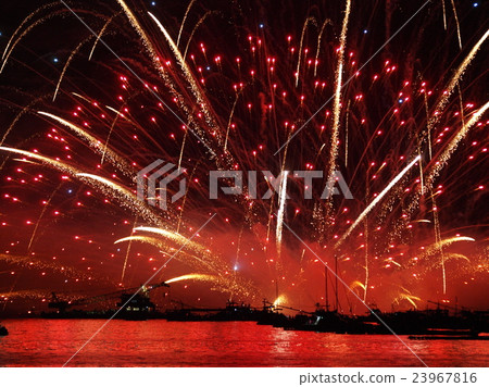 Miyajima Underwater Fireworks Festival 23967816