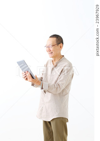 Senior to see tablet 23967929
