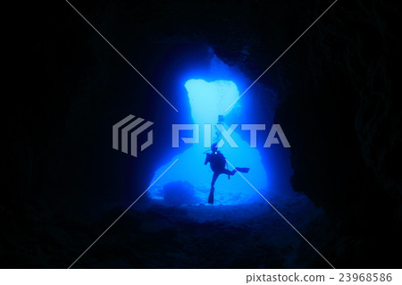 Sea and diver of Miyakojima 23968586