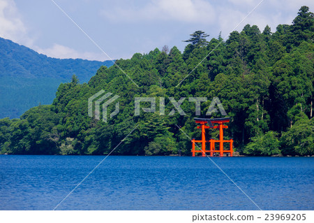 Red torii of Hakone shrine Red torii of Hakone shrine 23969205