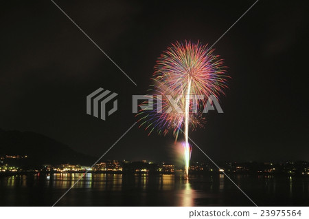 Kawaguchiko Higashigami Festival (large · fireworks display) (Yamanashi) Kawaguchiko Higashigami Festival (large · fireworks display) (Yamanashi) 23975564