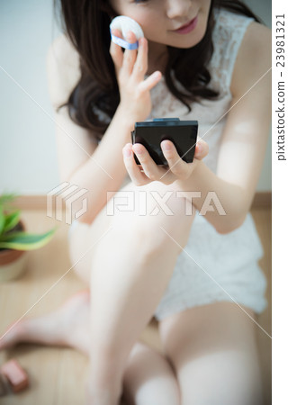 Beauty makeup woman Beauty makeup woman 23981321
