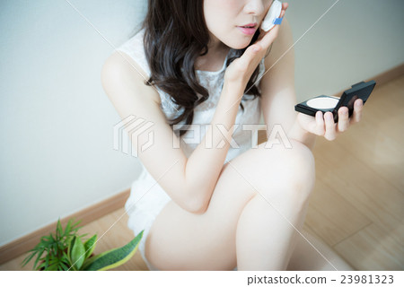 Beauty makeup woman Beauty makeup woman 23981323