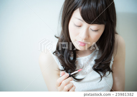 Beauty makeup woman Beauty makeup woman 23981382