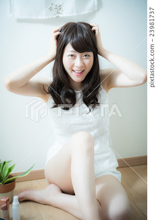 Beauty makeup woman Beauty makeup woman 23981737