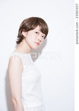 Short hair female Short hair female 23981937