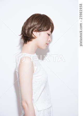 Short hair female 23981938