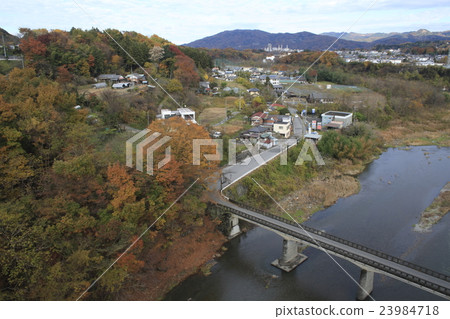 從秋天Chichibu豎琴橋的看法 從秋天Chichibu豎琴橋的看法 23984718