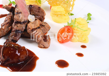 Tenderloin of veal with a sauce figs Tenderloin of veal with a sauce figs 23985092