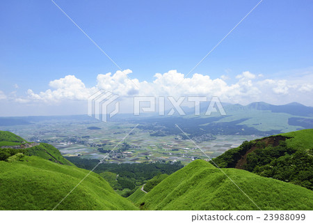 A green caldera and the Aso rural landscape and a symbol of the summer Ikebana Clan looking at the Aso Godake in fine weather A green caldera and the Aso rural landscape and a symbol of the summer Ikebana Clan looking at the Aso Godake in fine weather 23988099