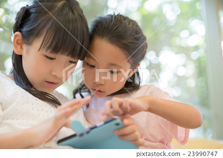 primary school student, schoolchild, schooler 23990747