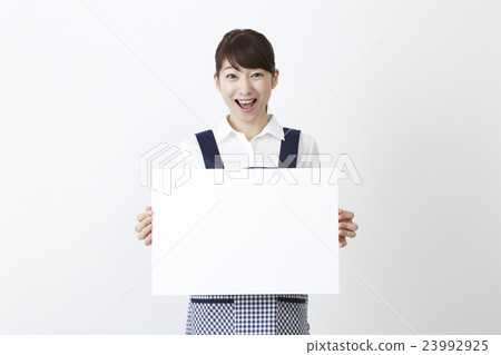 圍裙的一名婦女與留言簿 圍裙的一名婦女與留言簿 23992925